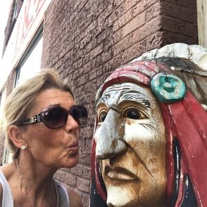 Meet your Posher, Carla